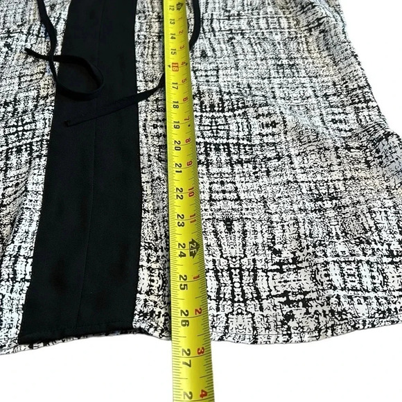 RW & CO BLOUSE, L,Colorblock, office siren , event ,black ,key hole pockets,EC - Picture 13 of 15